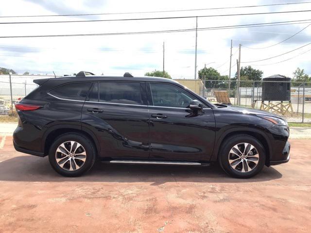 used 2021 Toyota Highlander car, priced at $33,250