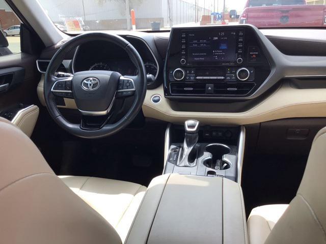 used 2021 Toyota Highlander car, priced at $33,250