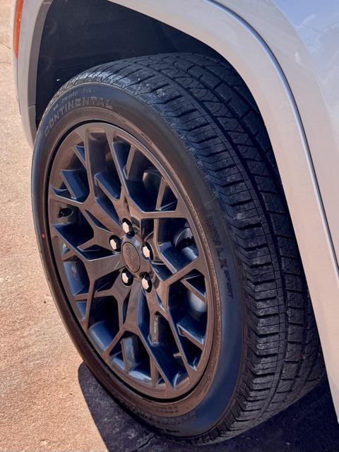 new 2025 Jeep Grand Cherokee car, priced at $62,750