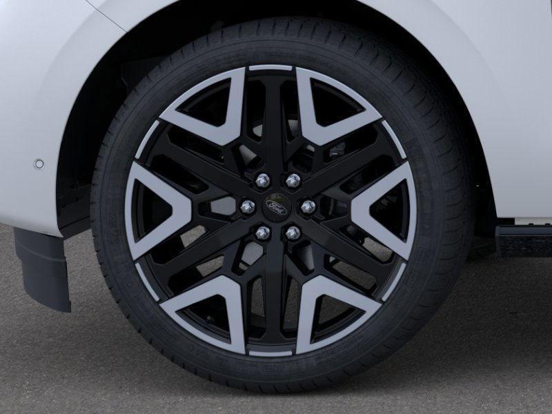new 2025 Ford Expedition car, priced at $89,995