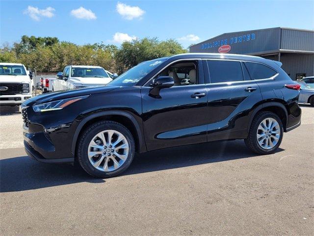used 2020 Toyota Highlander car, priced at $26,980