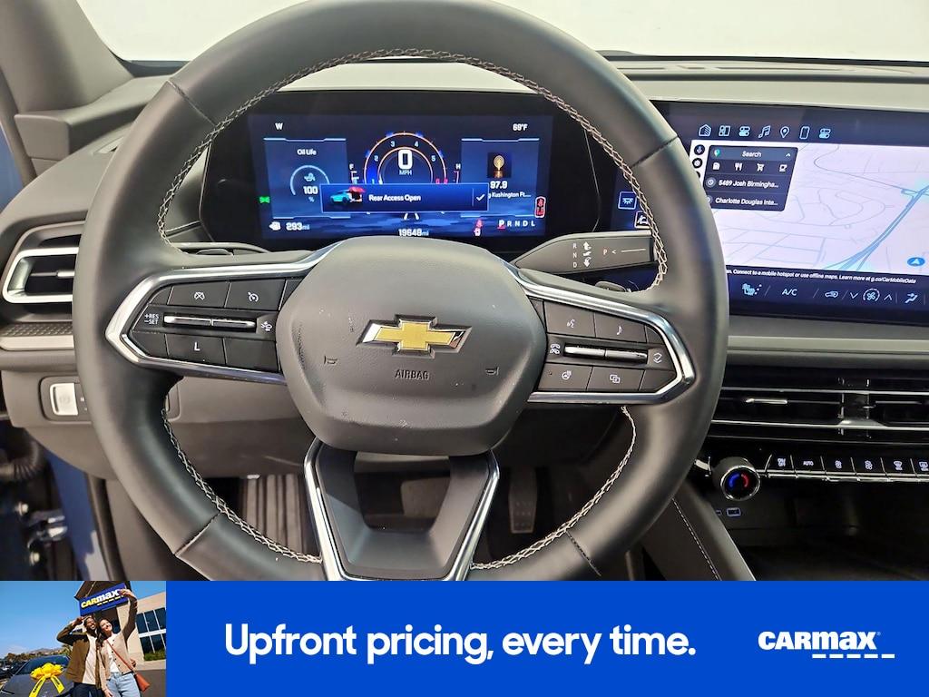 used 2025 Chevrolet Traverse car, priced at $37,998