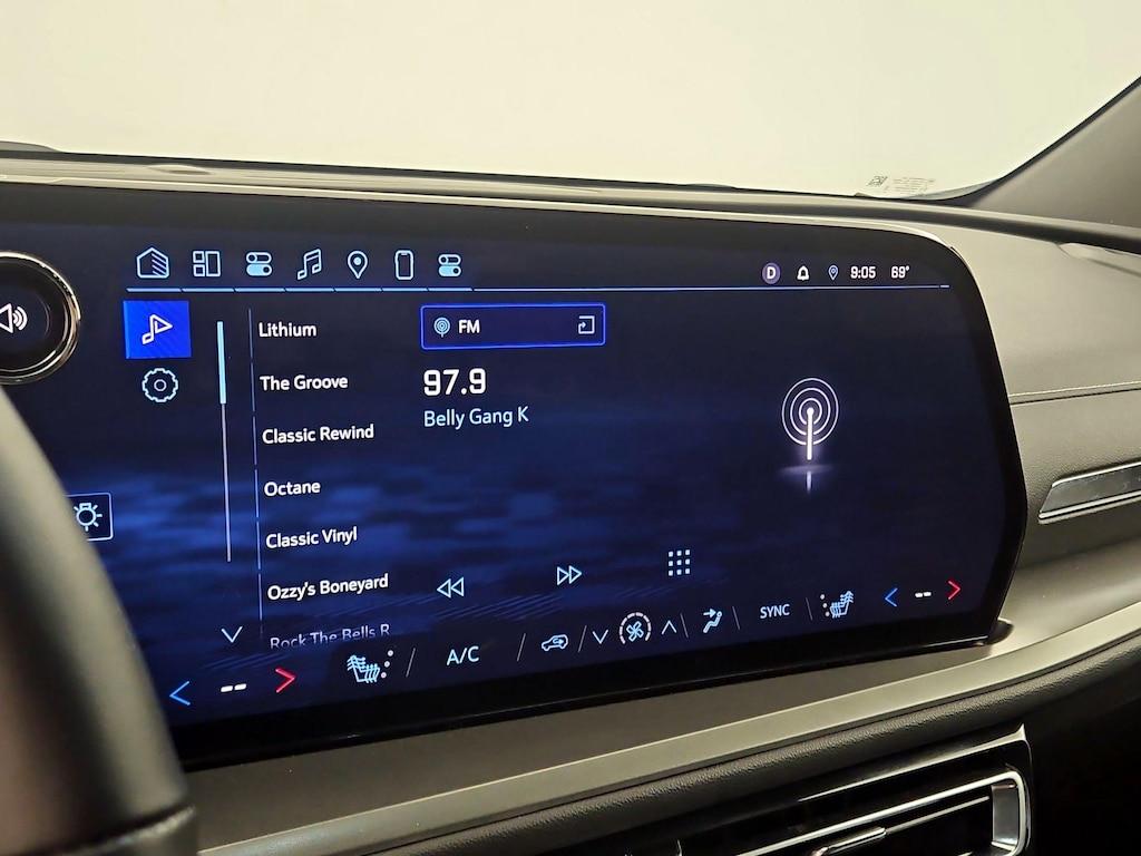 used 2025 Chevrolet Traverse car, priced at $37,998