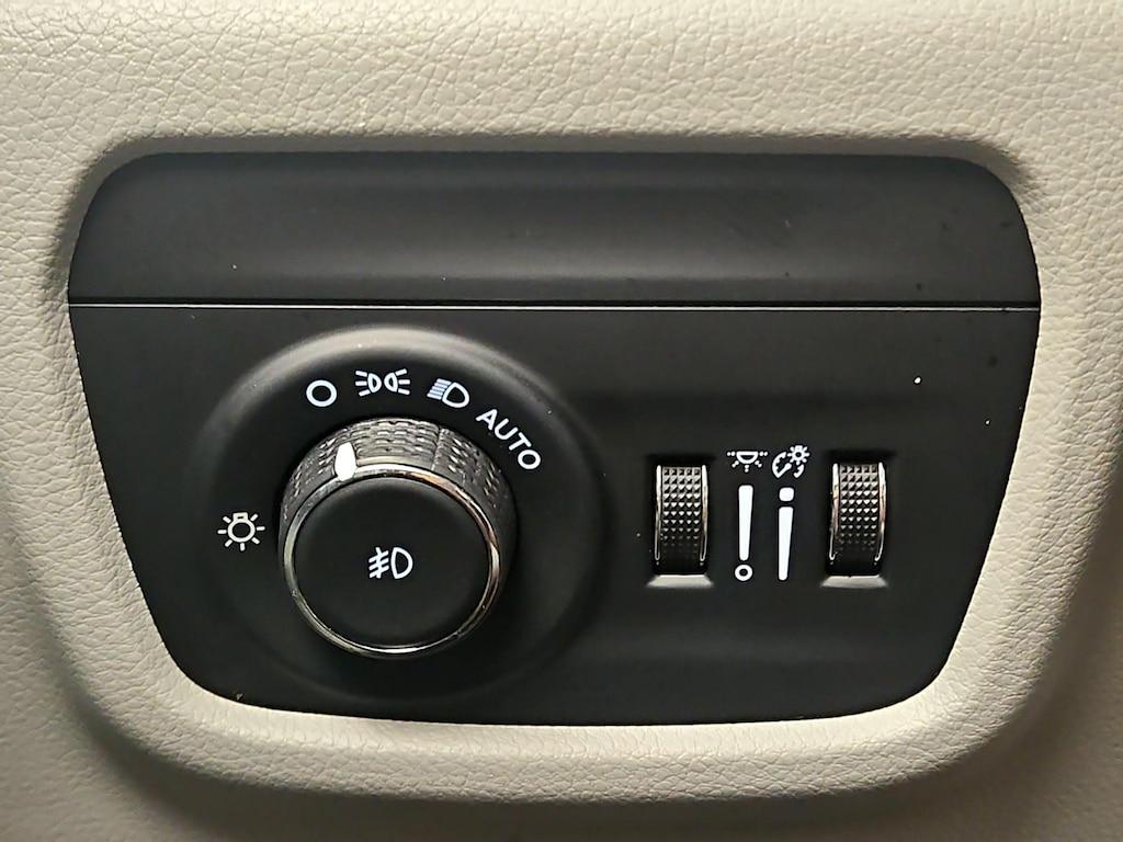used 2022 Jeep Grand Cherokee car, priced at $45,998