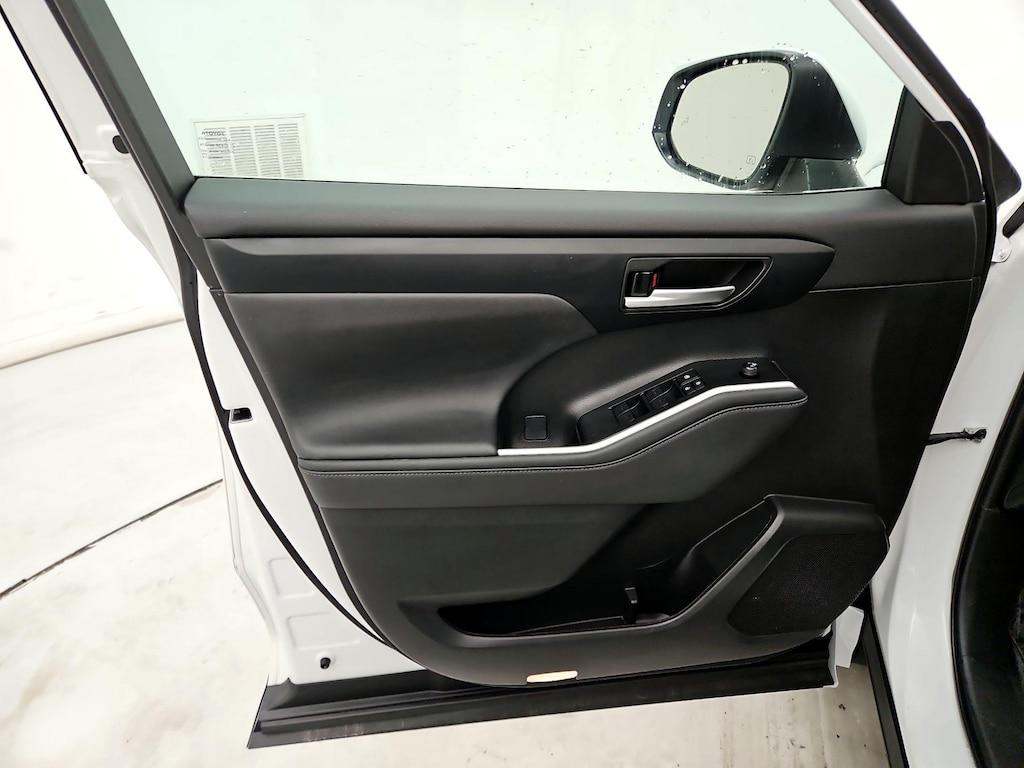 used 2023 Toyota Highlander car, priced at $38,998
