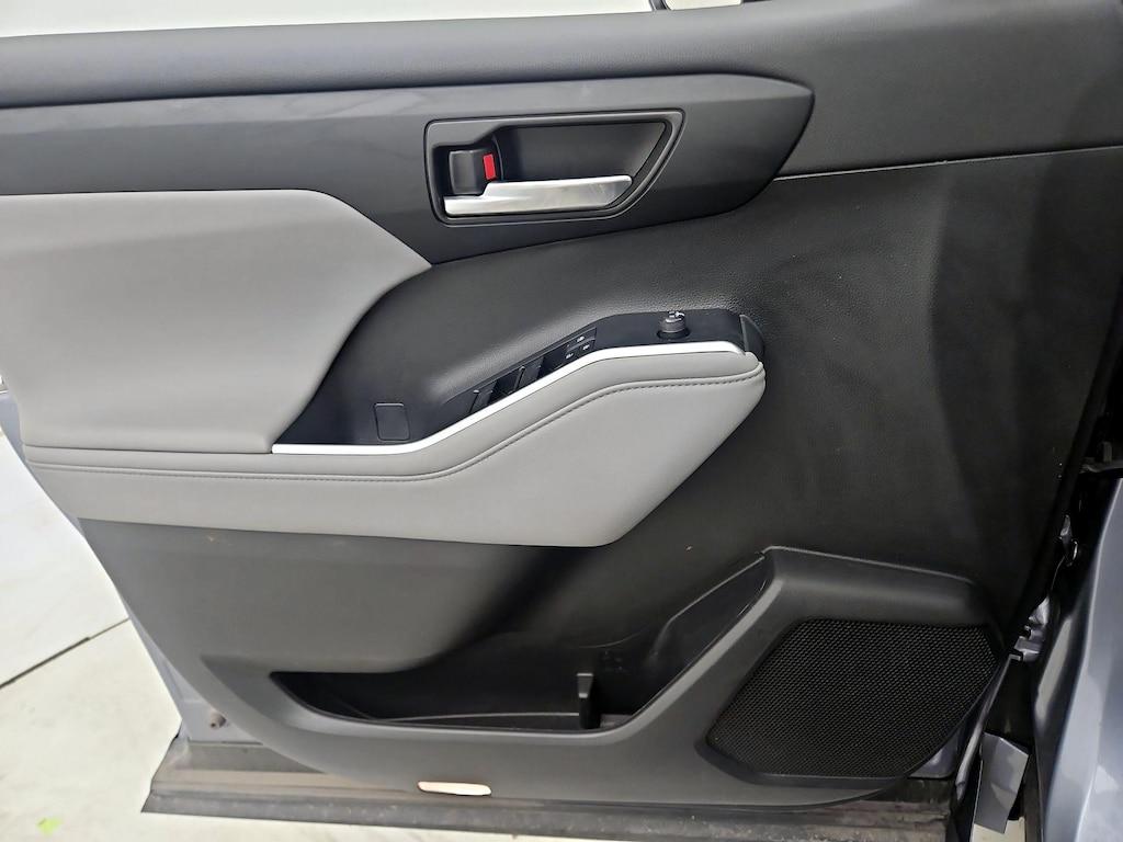 used 2023 Toyota Highlander car, priced at $40,998