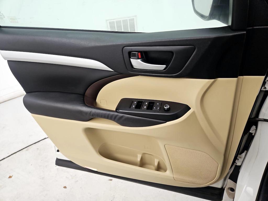 used 2015 Toyota Highlander car, priced at $21,998