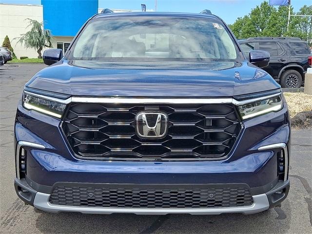 new 2025 Honda Pilot car, priced at $52,950