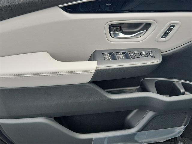 new 2025 Honda Pilot car, priced at $52,950