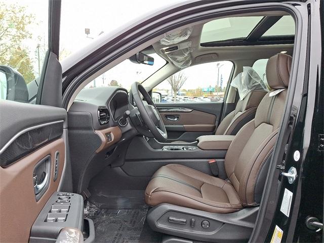 new 2025 Honda Pilot car, priced at $54,575