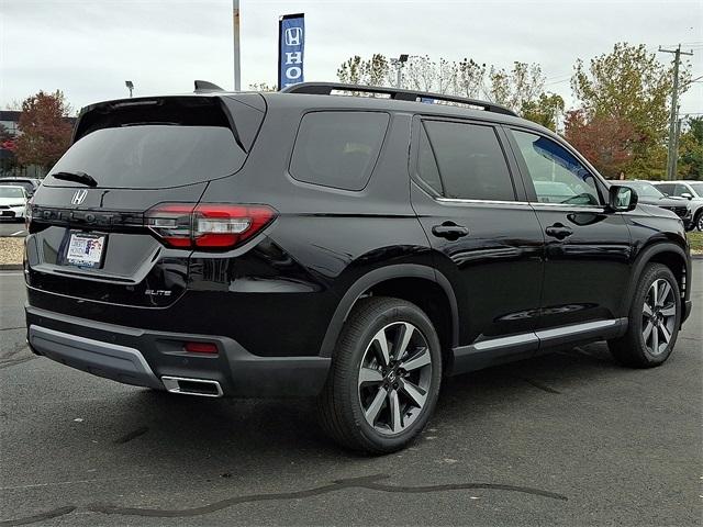 new 2025 Honda Pilot car, priced at $54,575