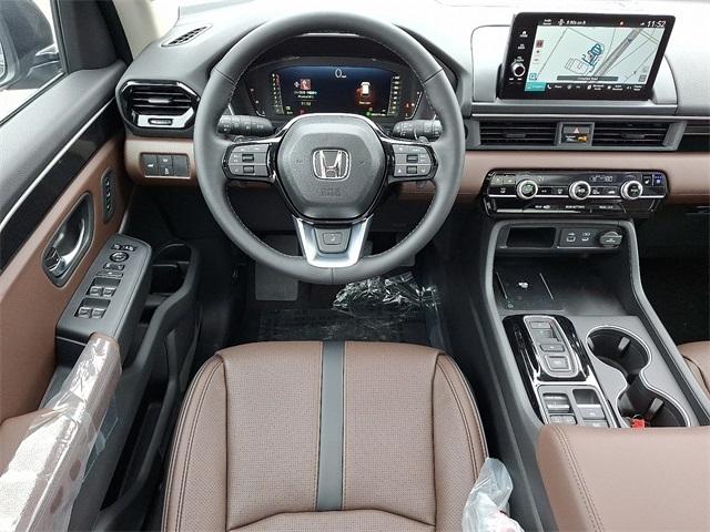 new 2025 Honda Pilot car, priced at $54,575