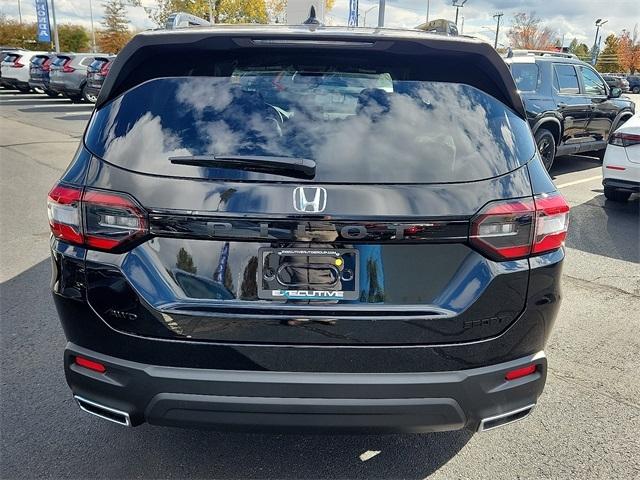 new 2025 Honda Pilot car, priced at $43,795