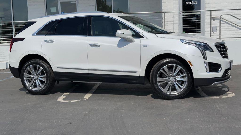 new 2025 Cadillac XT5 car, priced at $54,985