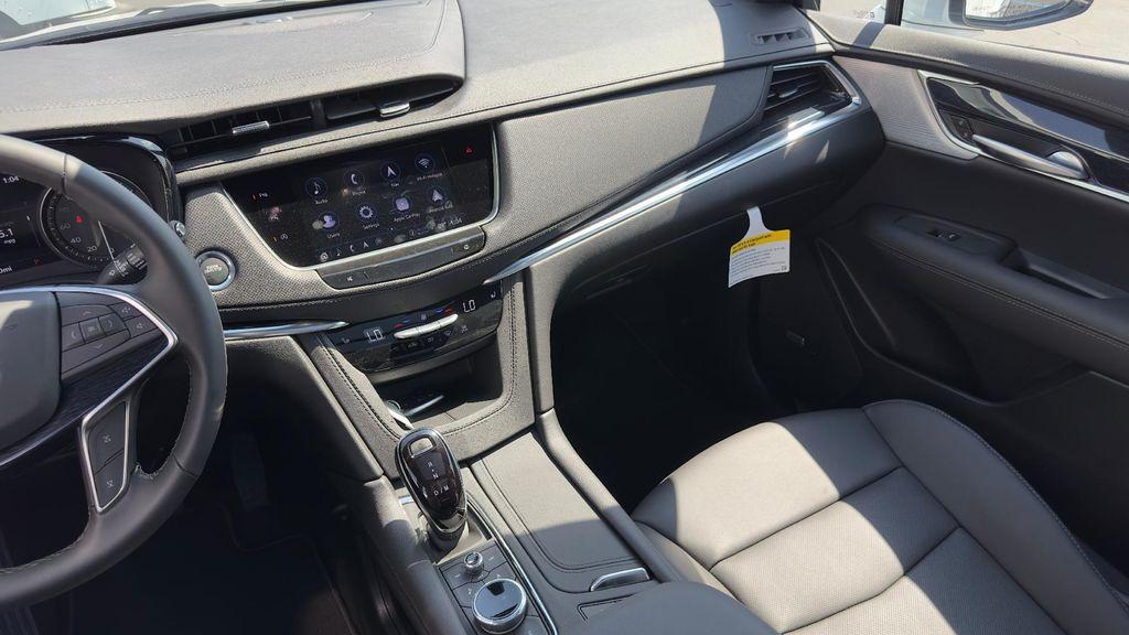 new 2025 Cadillac XT5 car, priced at $54,985