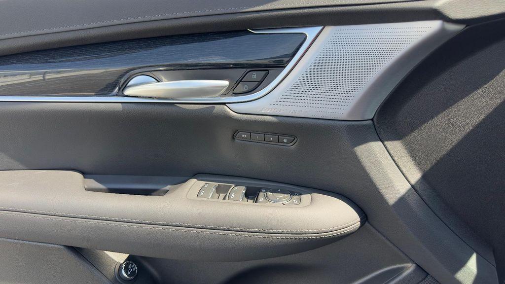 new 2025 Cadillac XT5 car, priced at $54,985