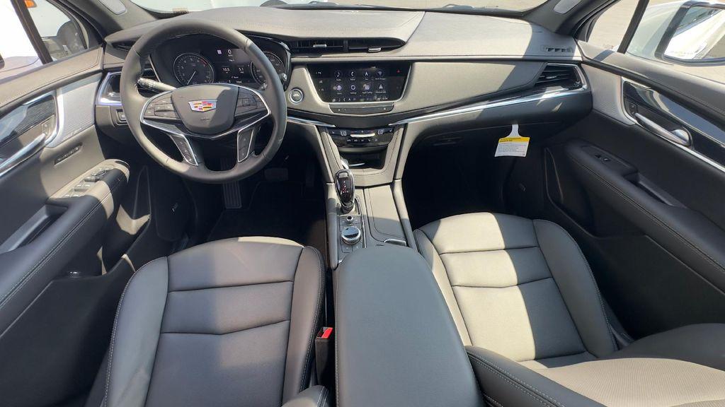new 2025 Cadillac XT5 car, priced at $54,985