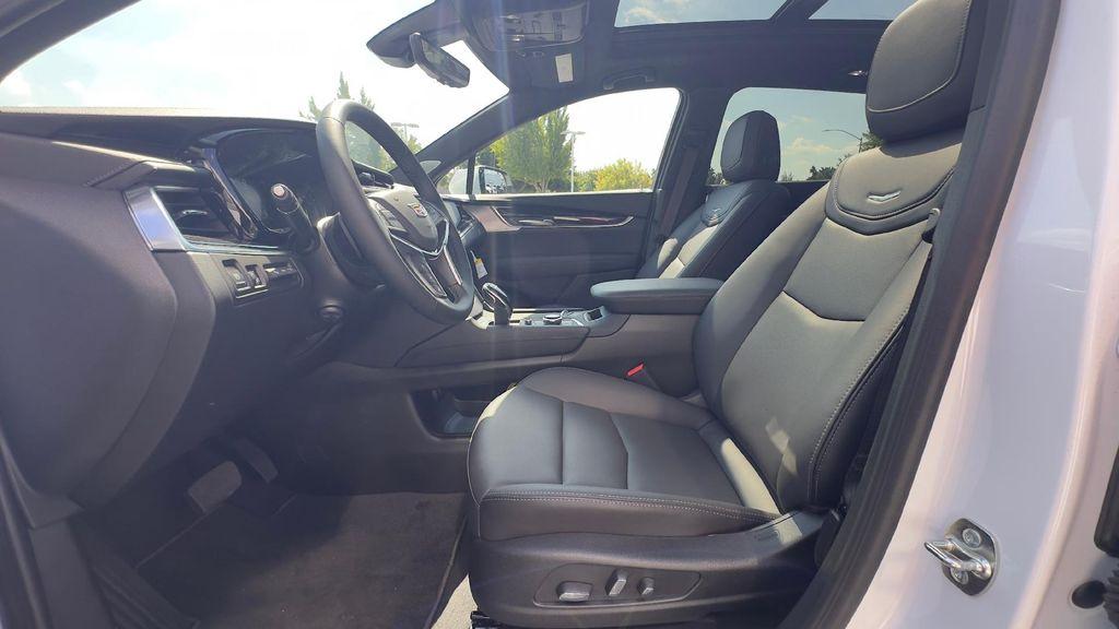 new 2025 Cadillac XT5 car, priced at $54,985