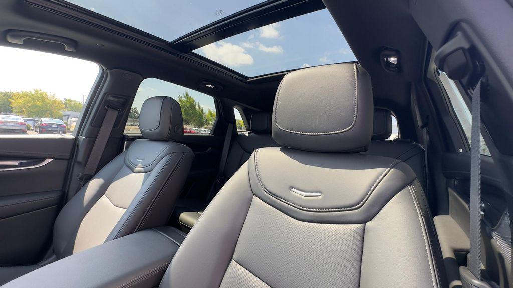 new 2025 Cadillac XT5 car, priced at $54,985