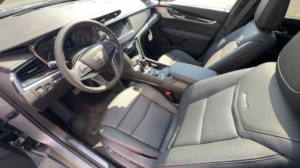 new 2025 Cadillac XT5 car, priced at $53,760