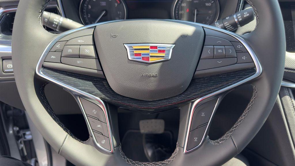 new 2025 Cadillac XT5 car, priced at $53,760