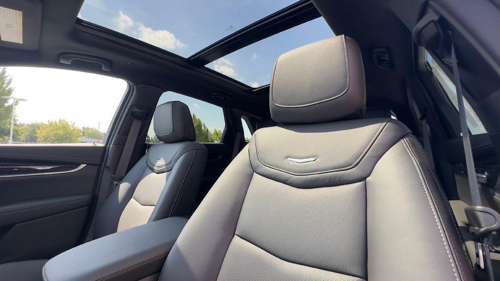 new 2025 Cadillac XT5 car, priced at $53,760