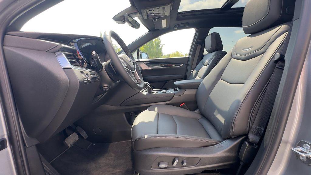 new 2025 Cadillac XT5 car, priced at $53,760