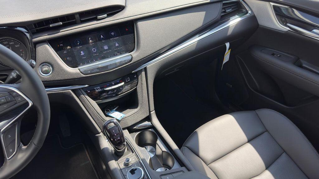 new 2025 Cadillac XT5 car, priced at $54,385