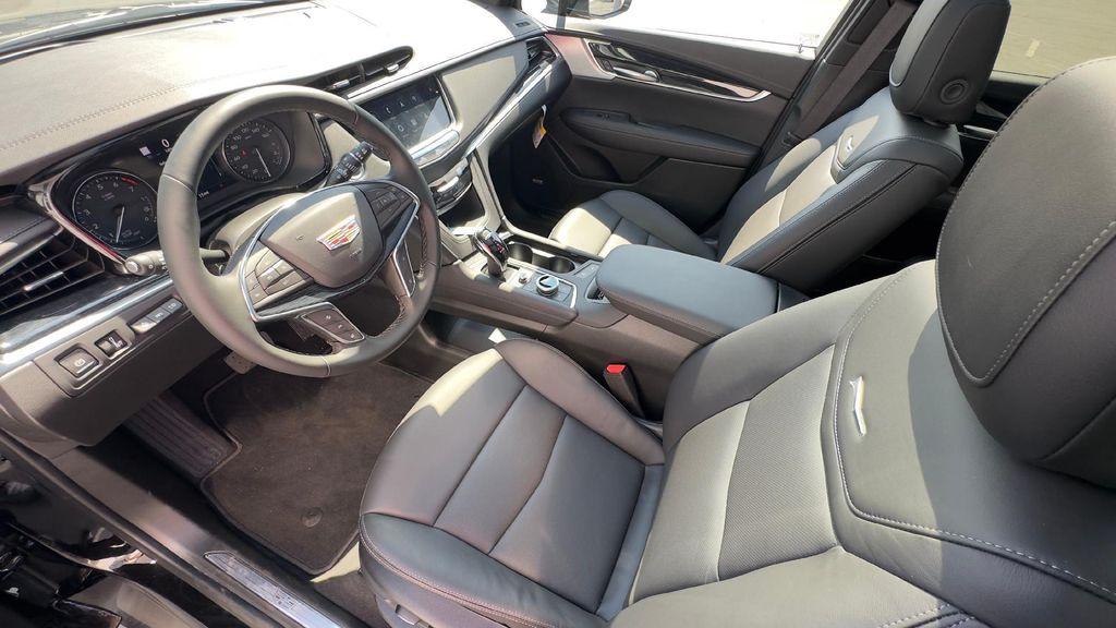 new 2025 Cadillac XT5 car, priced at $54,385