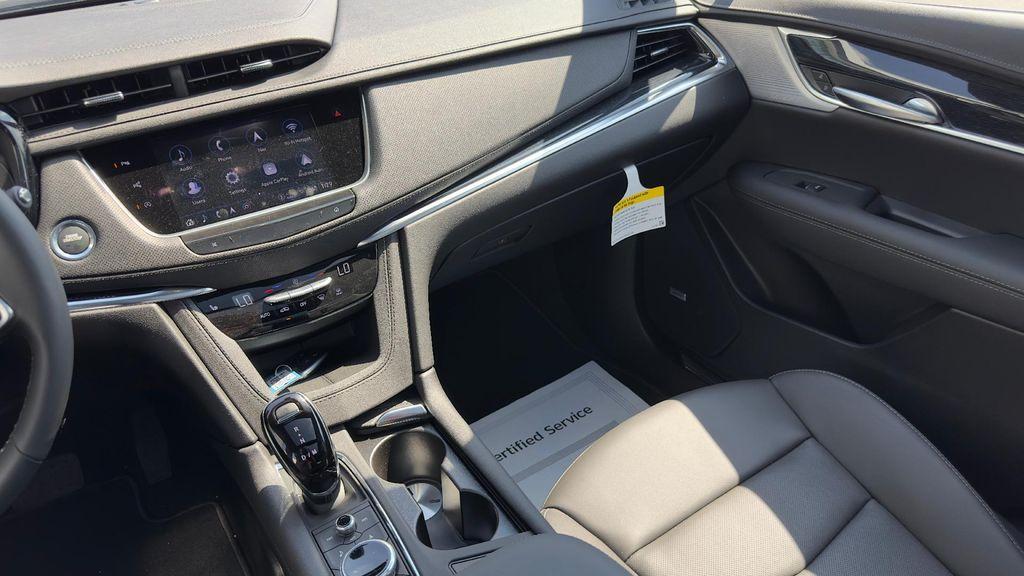 new 2025 Cadillac XT5 car, priced at $54,985