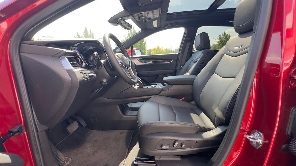 new 2025 Cadillac XT5 car, priced at $54,985
