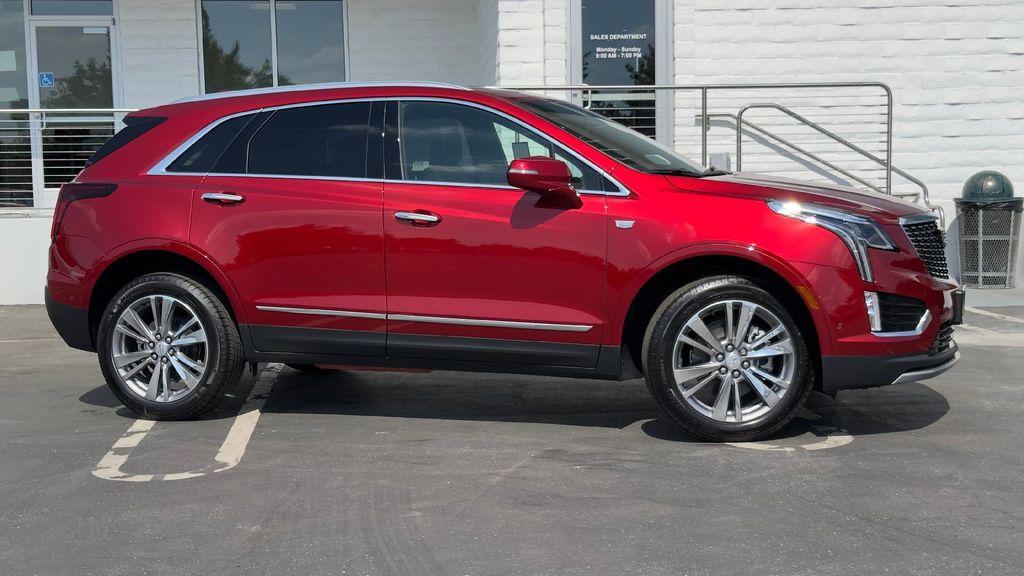 new 2025 Cadillac XT5 car, priced at $54,985
