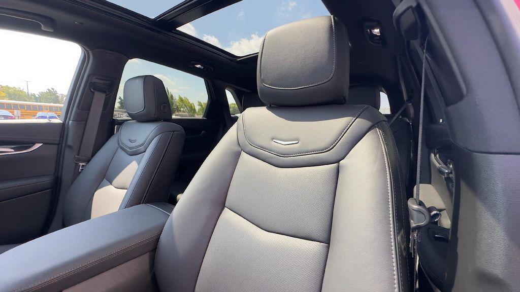 new 2025 Cadillac XT5 car, priced at $54,985