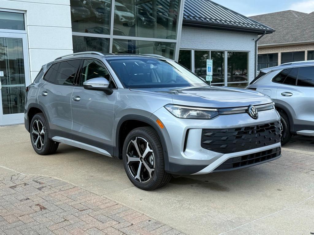 new 2025 Volkswagen Tiguan car, priced at $34,935