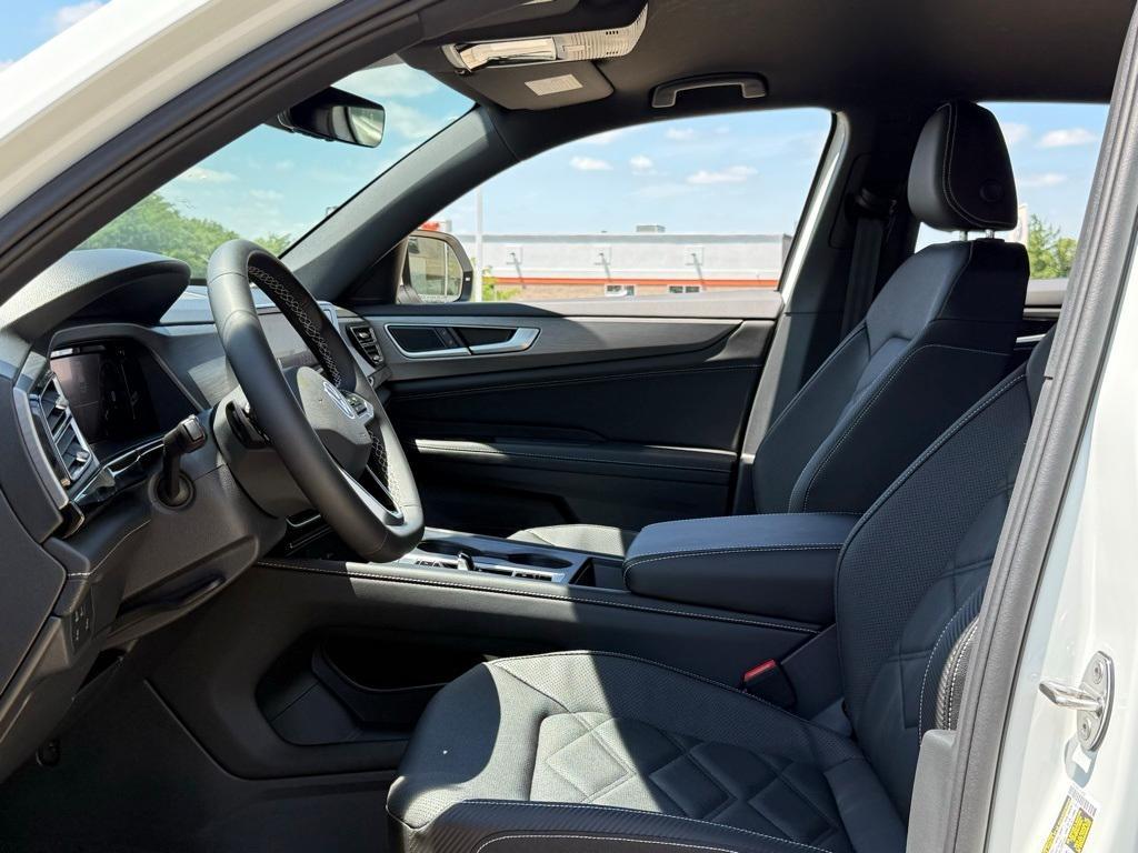 new 2025 Volkswagen Atlas Cross Sport car, priced at $37,621