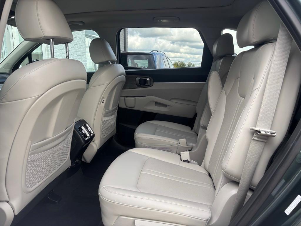 used 2023 Kia Sorento car, priced at $29,108