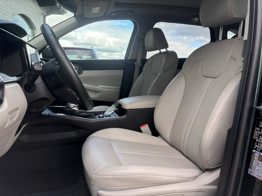 used 2023 Kia Sorento car, priced at $29,108