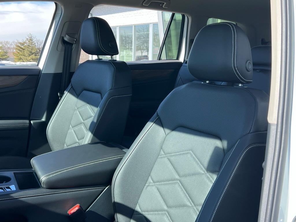 new 2025 Volkswagen Atlas car, priced at $39,006