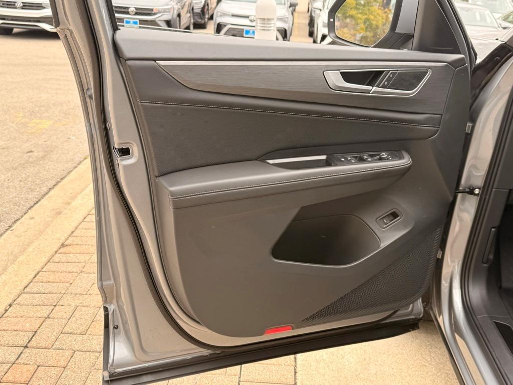 new 2026 Volkswagen Atlas Cross Sport car, priced at $45,703