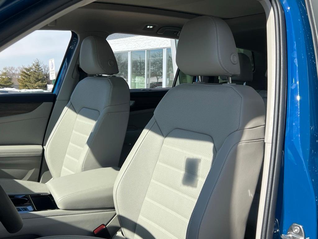 new 2025 Volkswagen Atlas car, priced at $47,072