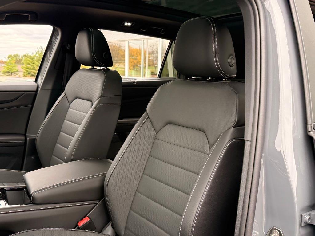 new 2026 Volkswagen Atlas Cross Sport car, priced at $49,162