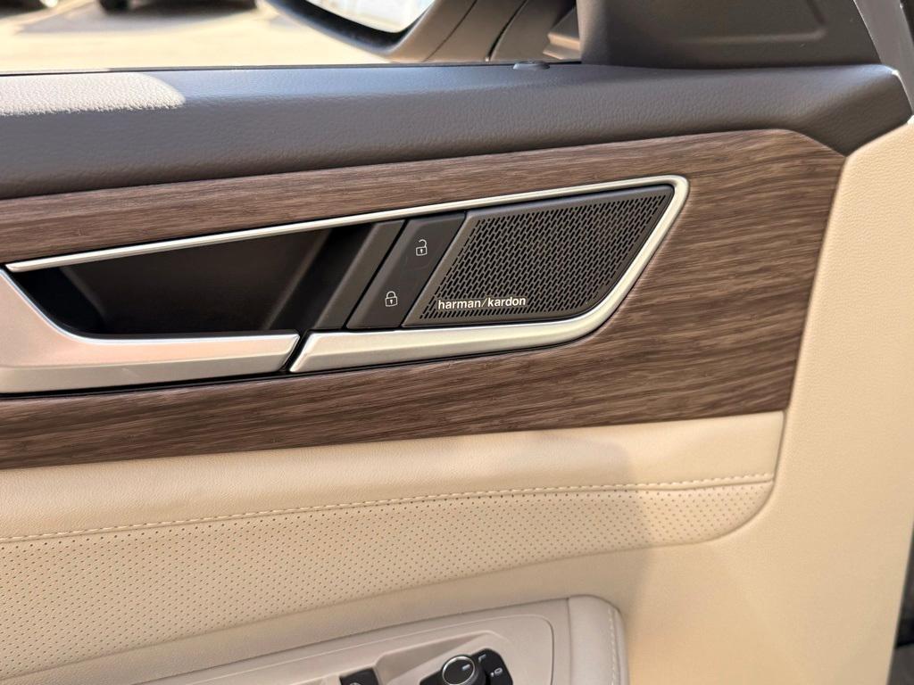 new 2025 Volkswagen Atlas car, priced at $49,598