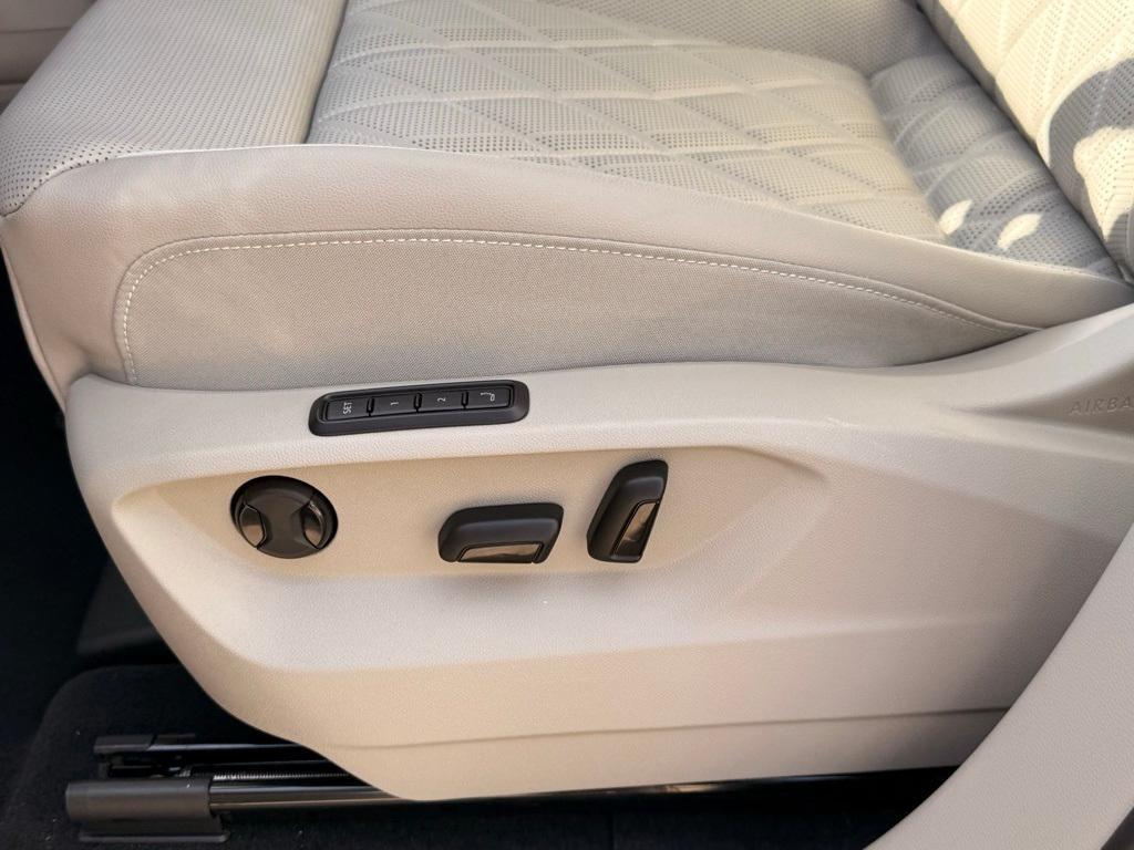 new 2025 Volkswagen Atlas car, priced at $49,598