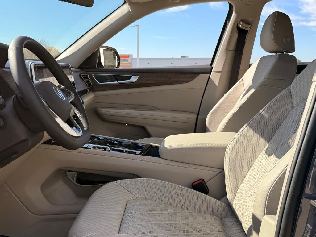 new 2025 Volkswagen Atlas car, priced at $49,598