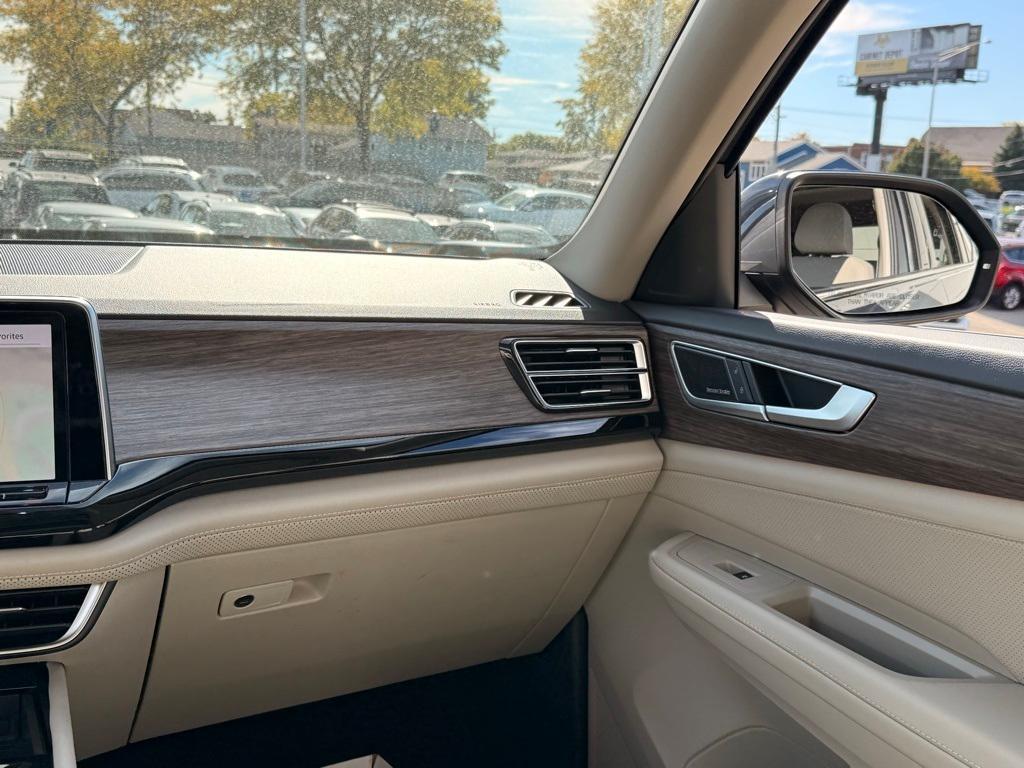 new 2025 Volkswagen Atlas car, priced at $49,598