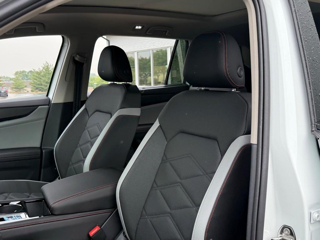 new 2025 Volkswagen Atlas car, priced at $47,395