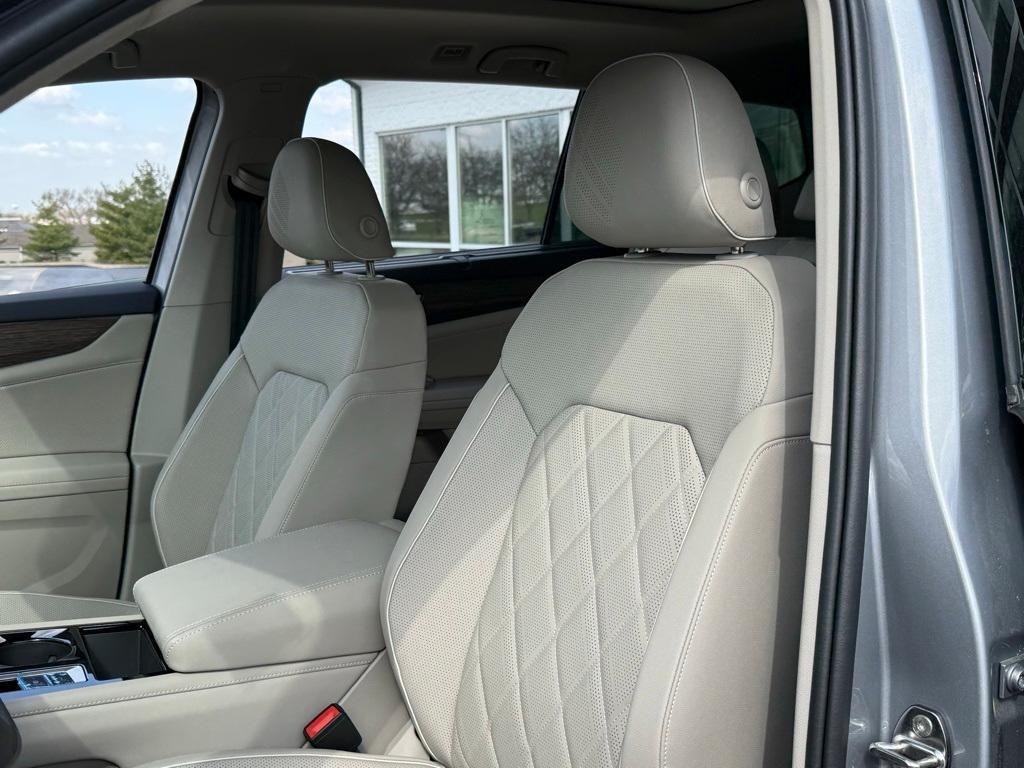 new 2025 Volkswagen Atlas car, priced at $54,131