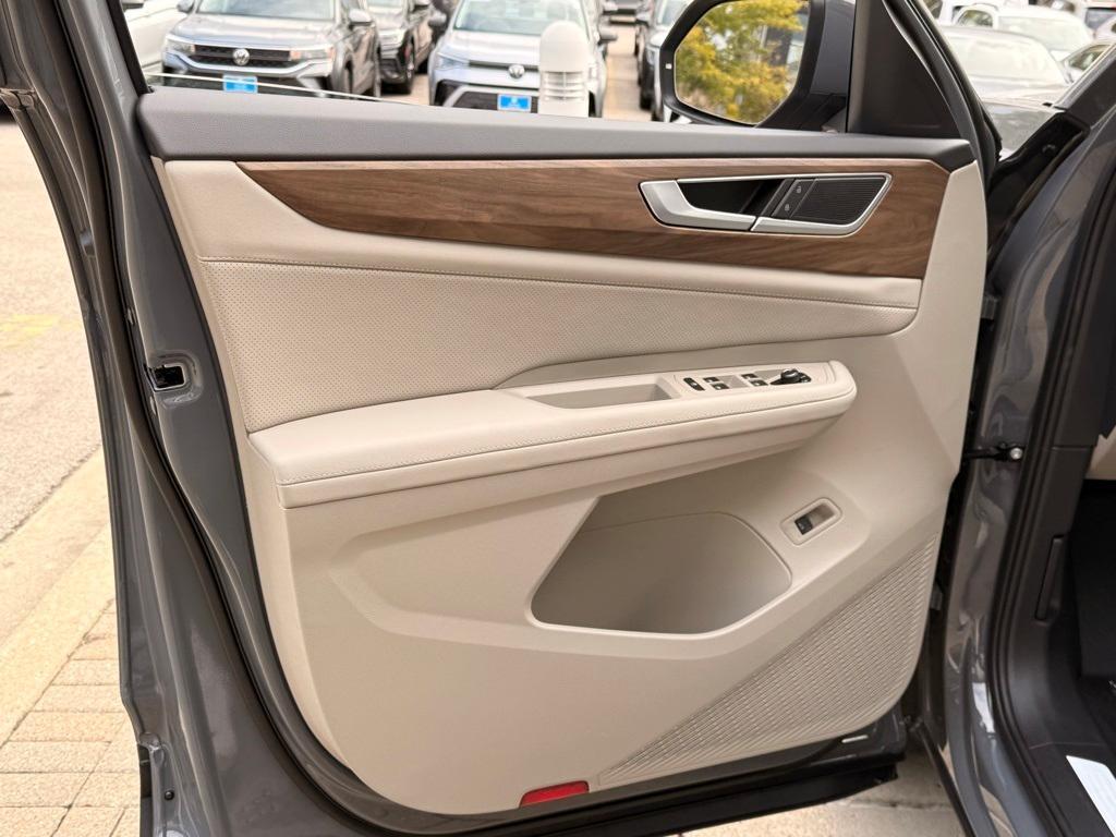 new 2026 Volkswagen Atlas car, priced at $47,129