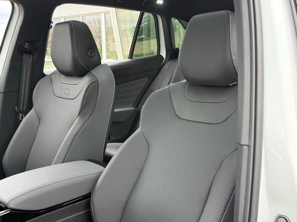 new 2025 Volkswagen ID.4 car, priced at $52,879