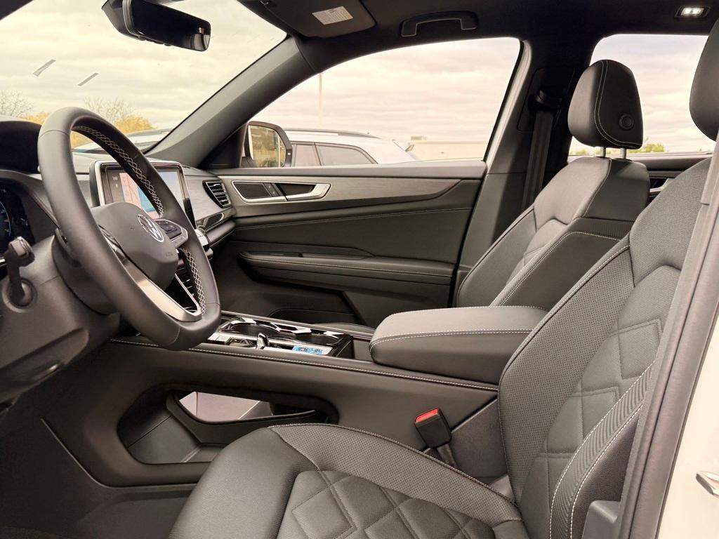 new 2026 Volkswagen Atlas Cross Sport car, priced at $47,052